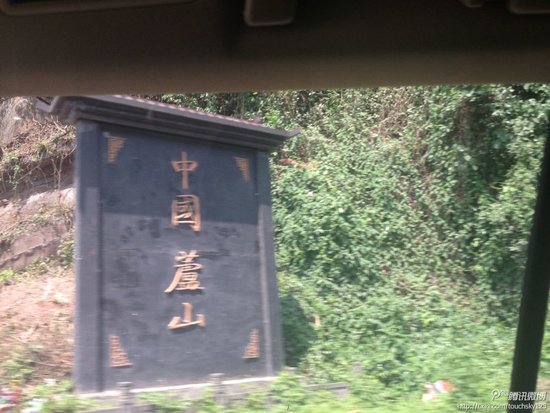 韩红继父去世无暇顾及 携物资赶赴地震受灾地区