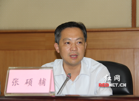 (湖南省副省长张硕辅强调,要层层建立工作责任制,打响农产品质量安全的“全民战”。)
