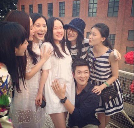 霍思燕未婚先孕获关注 明星孕事也是公关手段
