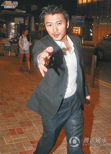 查小欣谈锋芝离婚内幕:分手前两个月已有察觉