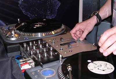 ưDJ 